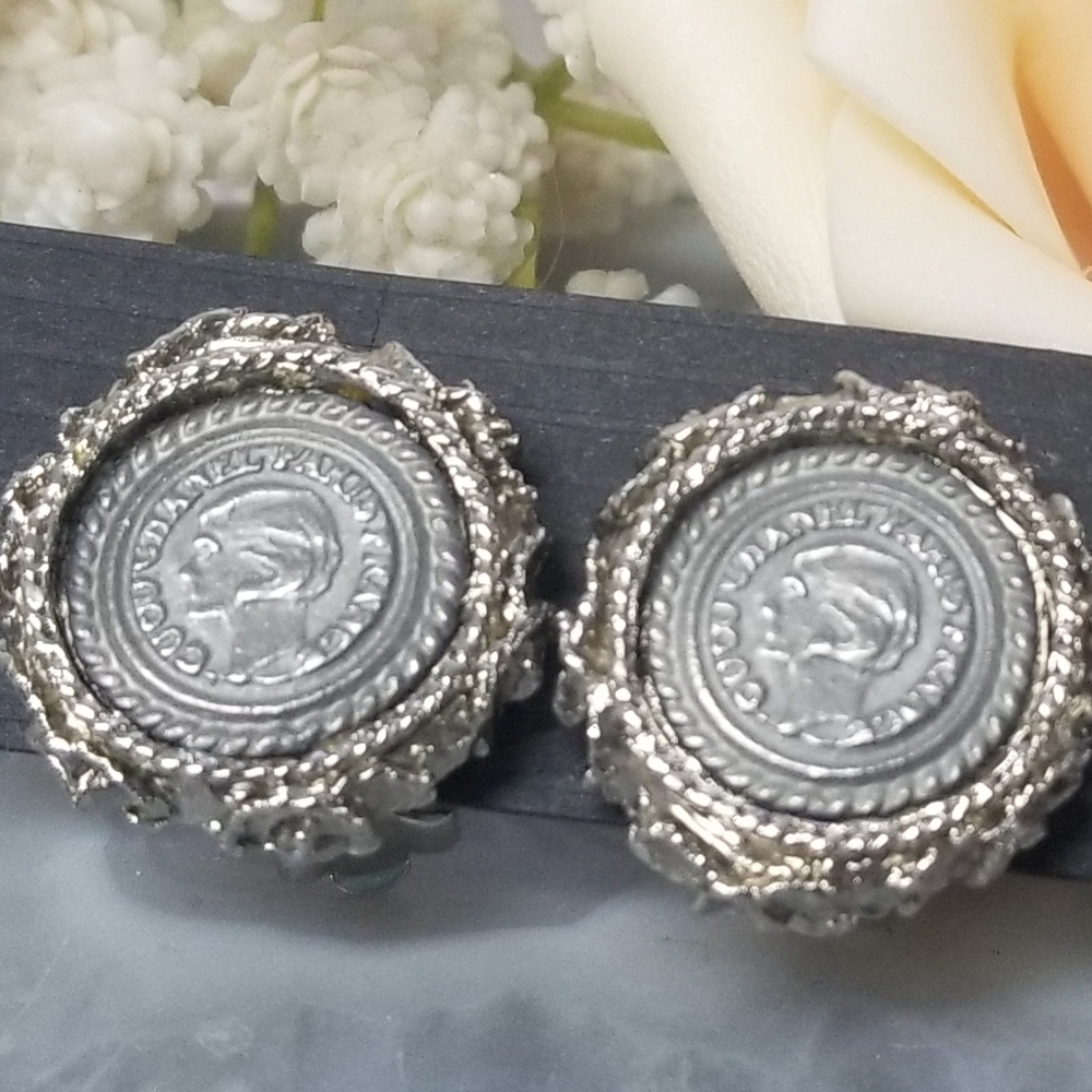Vintage Fashion Earrings - Picture 10 of 10